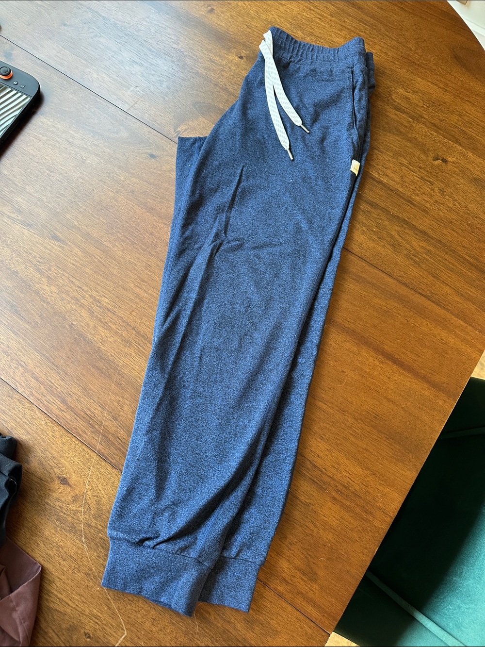 Vuori Women’s Navy Blue Heathered Joggers